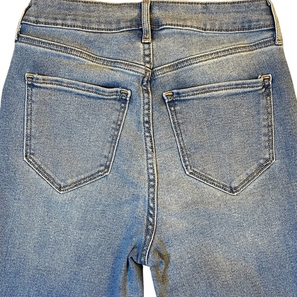 Old Navy Rockstar Extra High Rise Super Skinny Jeans - Picture 6 of 9